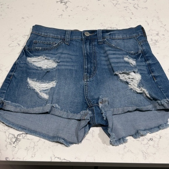 Curvy Mom Short - Picture 1 of 3